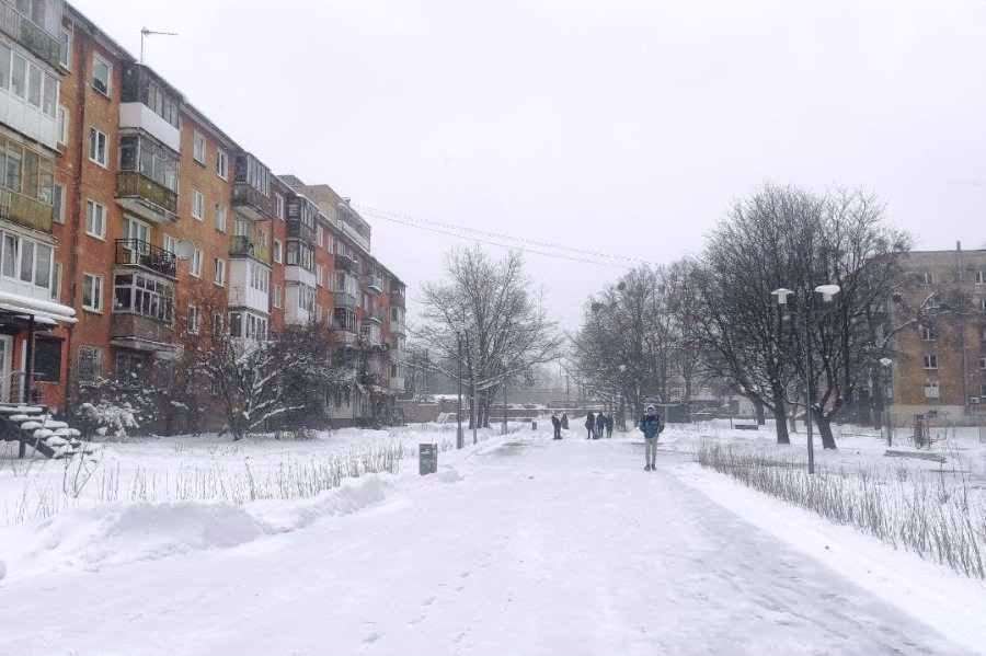 С пешеходной зоны на ул. Рокоссовского убрали забор (фото)