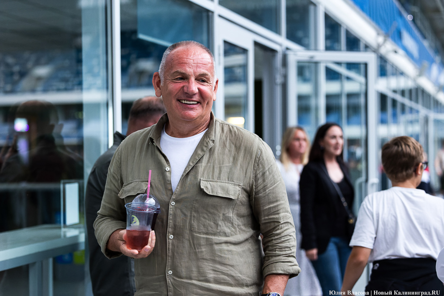 «Звуковая скульптура»: на стадионе «Калининград» устроили саунд-арт-концерт