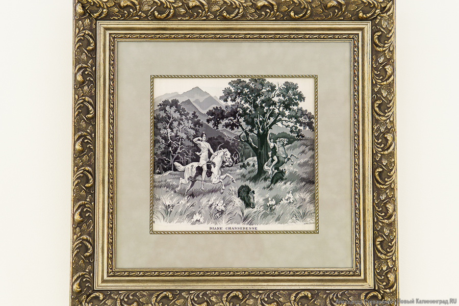 «С французским шармом»: в Калининграде открылась выставка шелковых картин (фото)