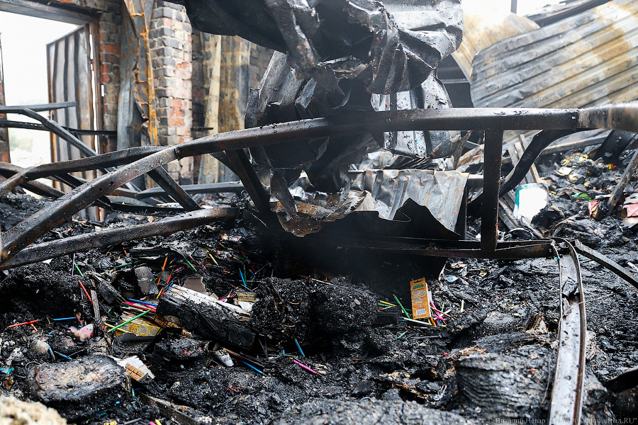 Ничего не ждем: пострадавшие о последствиях пожара на пр. Калинина (фото)