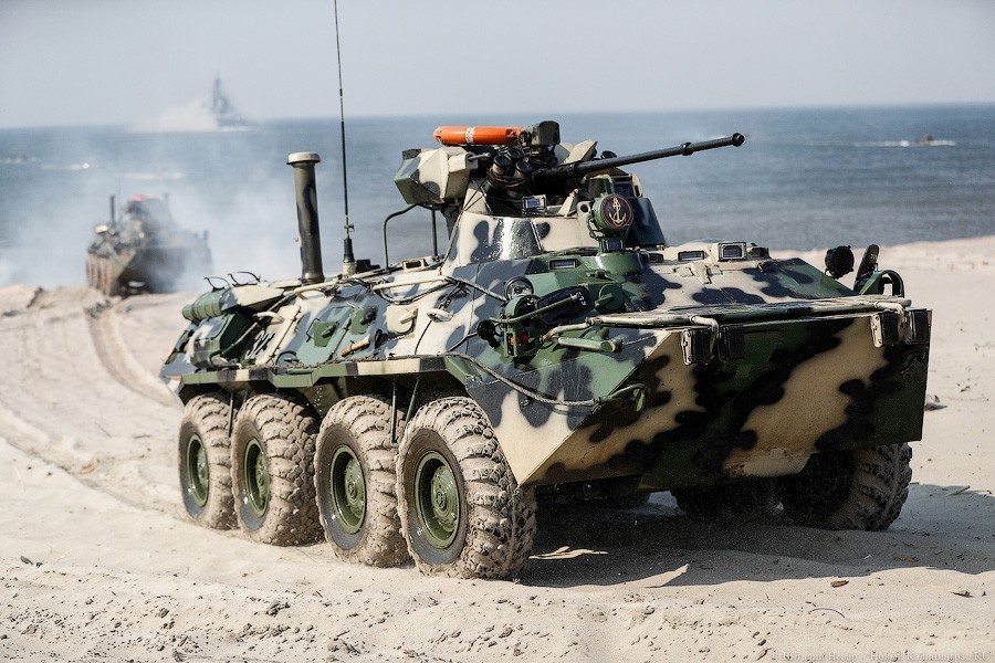 Берег в огне: на Балтфлоте отработали высадку морского десанта