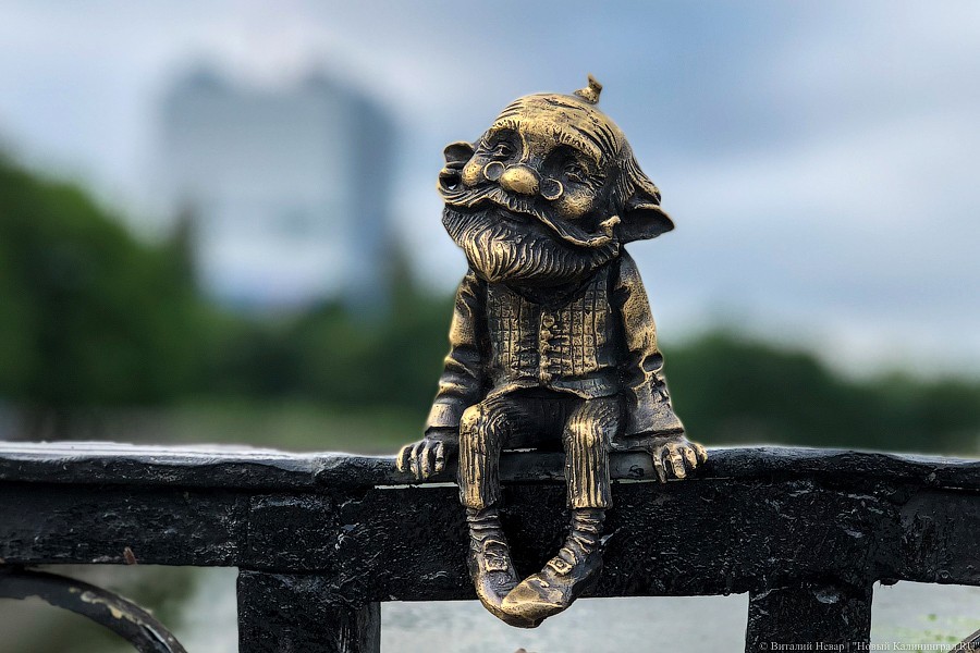 «Уютная штучка»: Генне рассказал о скульптурах, которые ставят в Калининграде частники