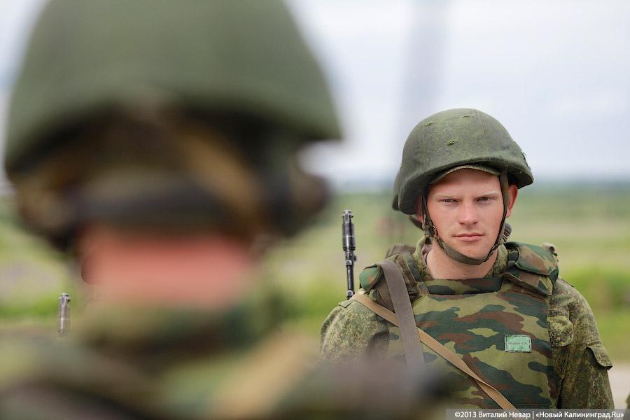 Полвека с морпехами: праздничные показательные выступления призывников 