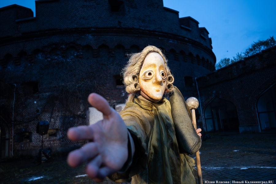 Не кантовать: в башне «Врангель» сыграли спектакль про Канта