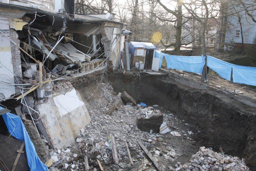 Обрушилась стена входа в зоопарк, собственник объекта говорит о реконструкции (+фото)