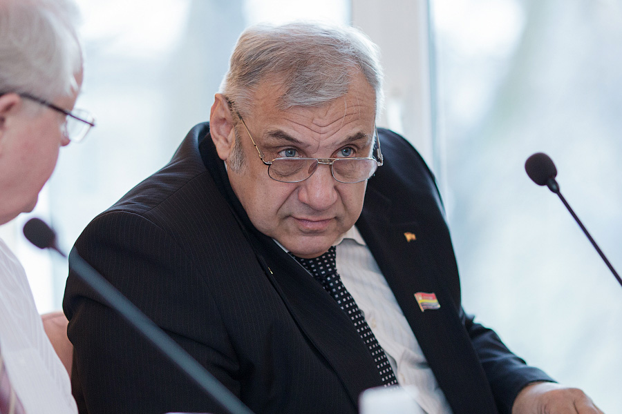 Экс-депутата облдумы от КПРФ уволили с поста директора школы