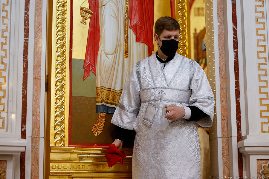 Без проруби, но с литургией: в Храме Христа Спасителя провели праздничную службу (фото)