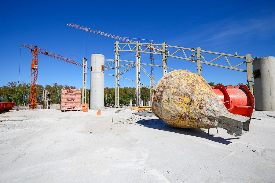 Далеко ли до Юрмалы: как губернатор Николай Цуканов стройплощадку Театра эстрады навещал