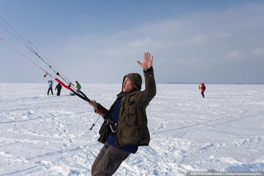 «Без тормозов»: репортаж с соревнований по сноукайтингу и айсбордингу