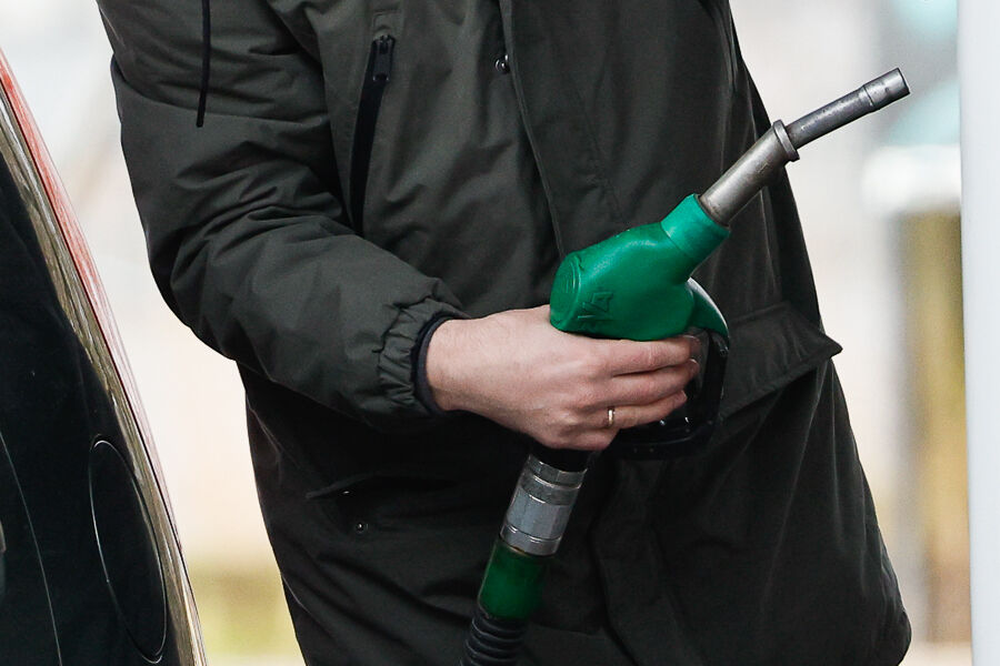 В Калининграде 98-й бензин и дизтопливо подорожали за год более чем на 10%