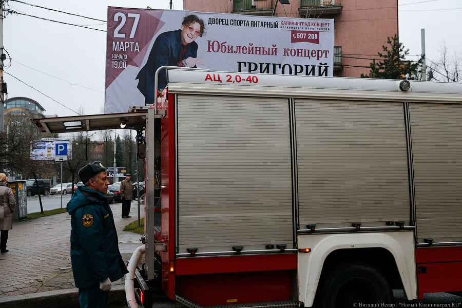 Изображая жертву: актеры драмтеатра «подыграли» пожарным на учениях (фото)