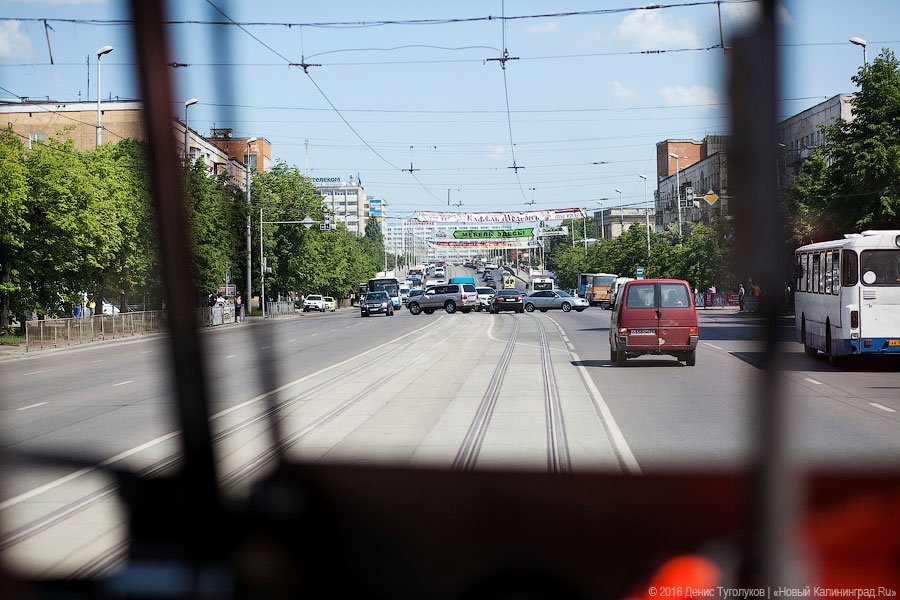 Почти ровесники: в Калининграде прошла трамвайная экскурсия для ветеранов