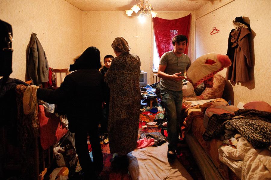 Капля в море, или 8 билетов в один конец: как судебные приставы отправили на родину таджикскую семью