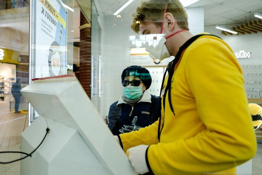 В масках и на дистанции: в Калининграде открылись торговые центры и парикмахерские