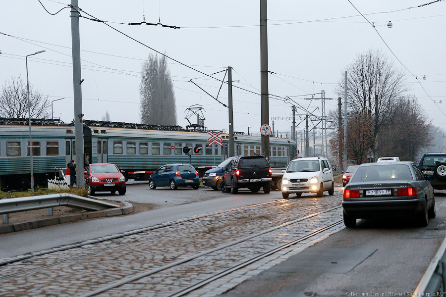 На Суворова без перемен: как «едет» мост через неделю после открытия 