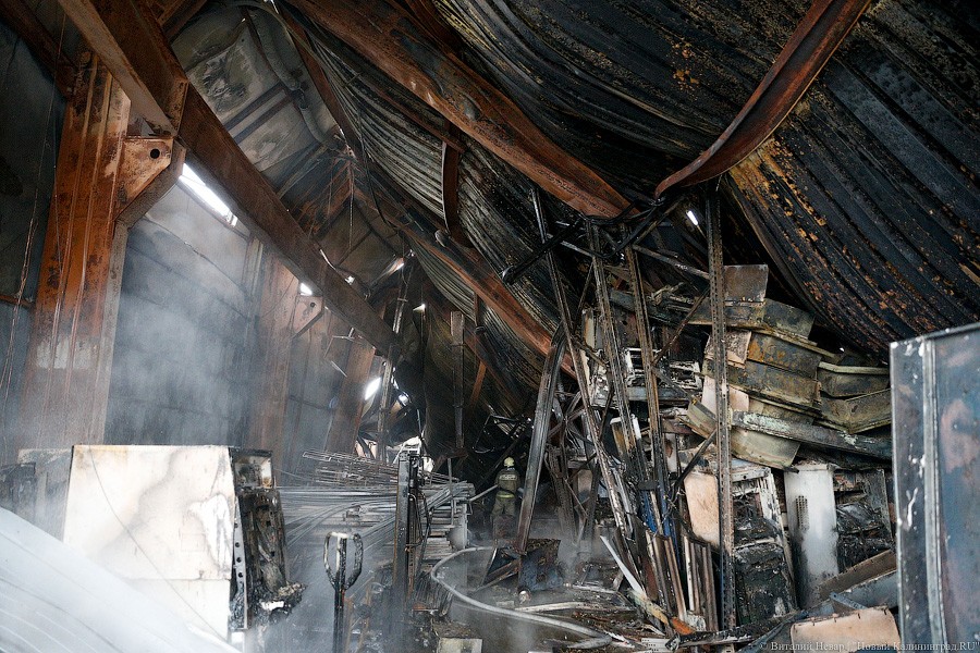 Огненное утро: как калининградские пожарные спасали винный склад