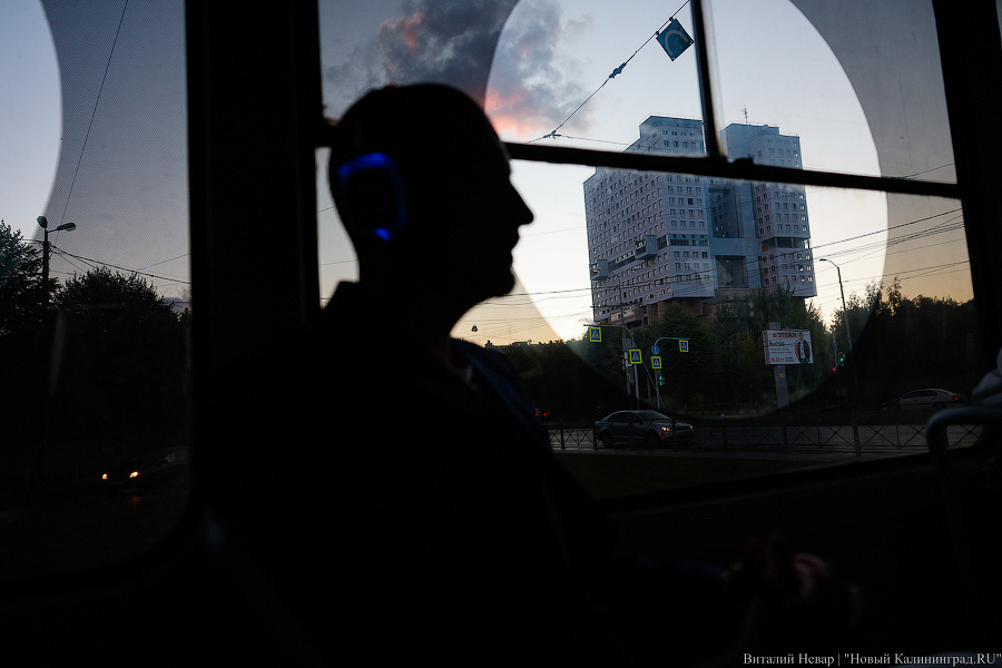 Не Калик, а Кёниг: в Калининграде запустили спектакль-променад в трамвае (фото)