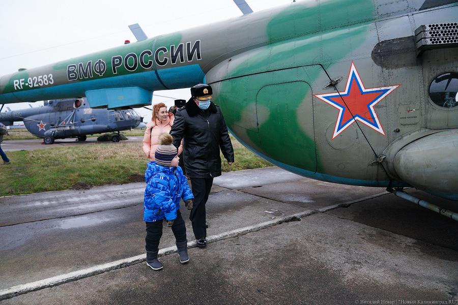 Полет в подарок: летчики Балтфлота исполнили мечту тяжелобольного 6-летнего мальчика