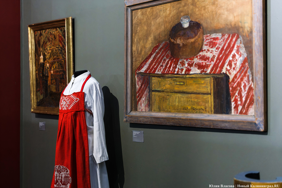 Вселенная смыслов и эмоций: в Музее искусств открылась выставка «Космос красного» (фото)