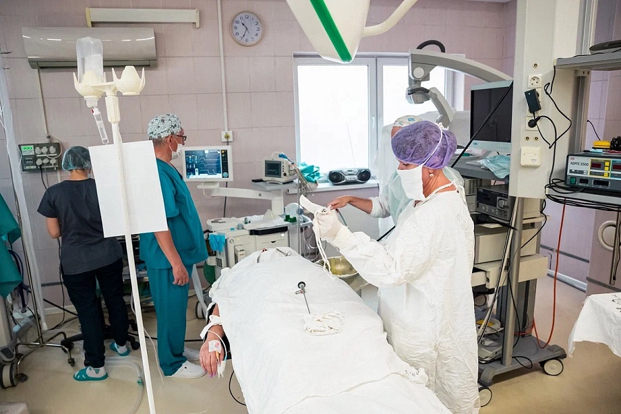 Хирурги Калининградской областной больницы спасли глаз пострадавшему в ДТП пациенту