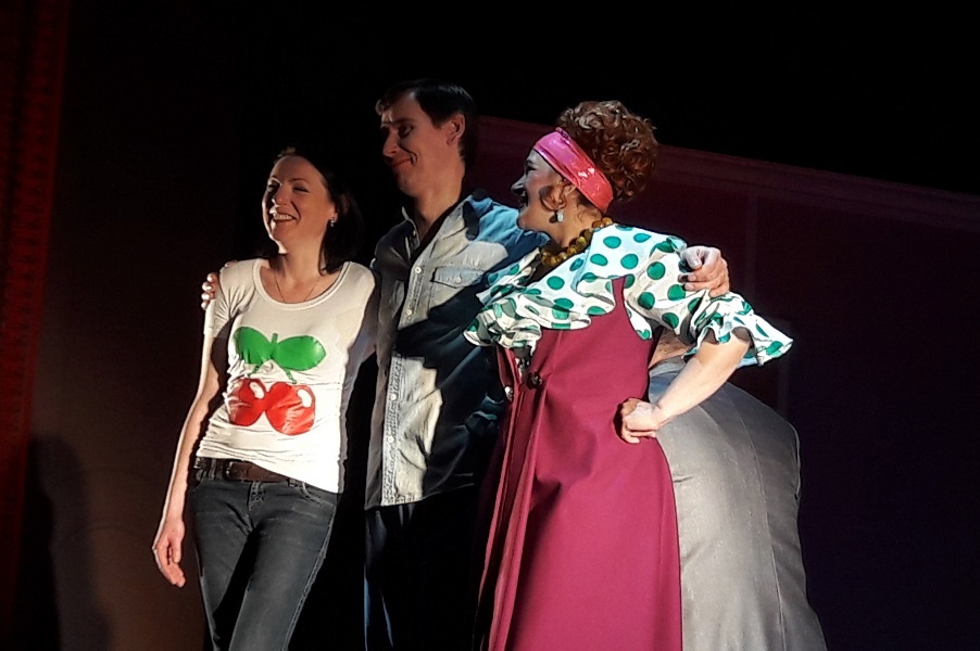 Премьера «Два мужа по цене одного» вызвала аншлаги