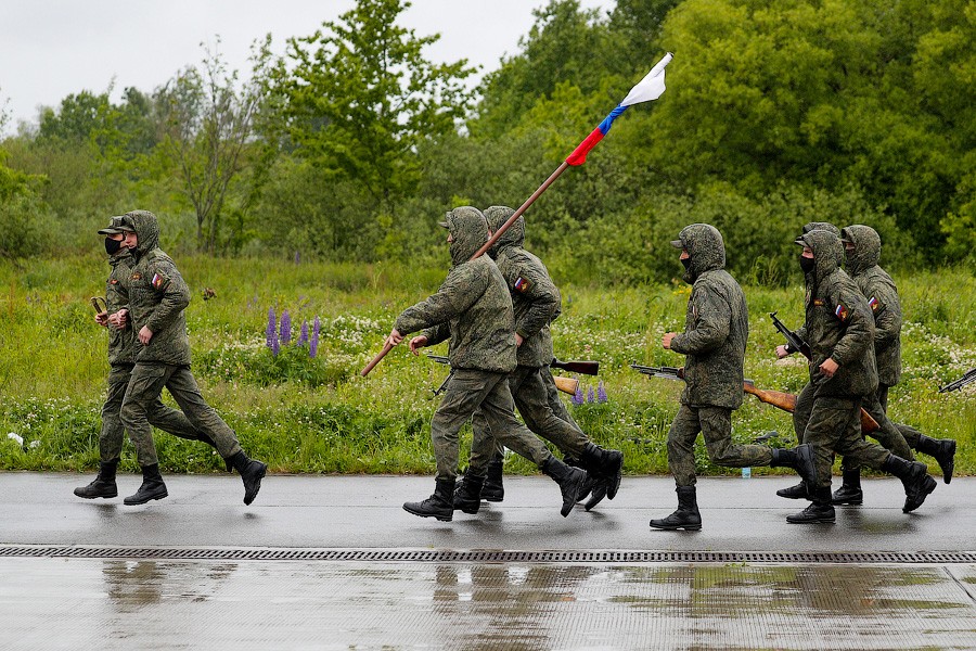 Коронавирусная репетиция: как пешие расчеты готовились к параду в Чкаловске