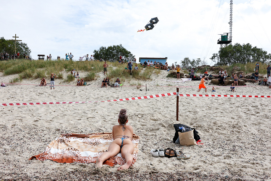 Отчего змеи летают как птицы: на Куршской косе провели фестиваль воздушных змеев (фото)