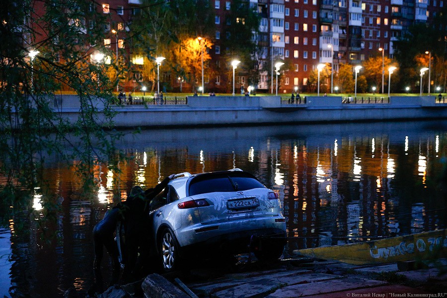 Перепутал педали: как доставали утонувшую «Инфинити»