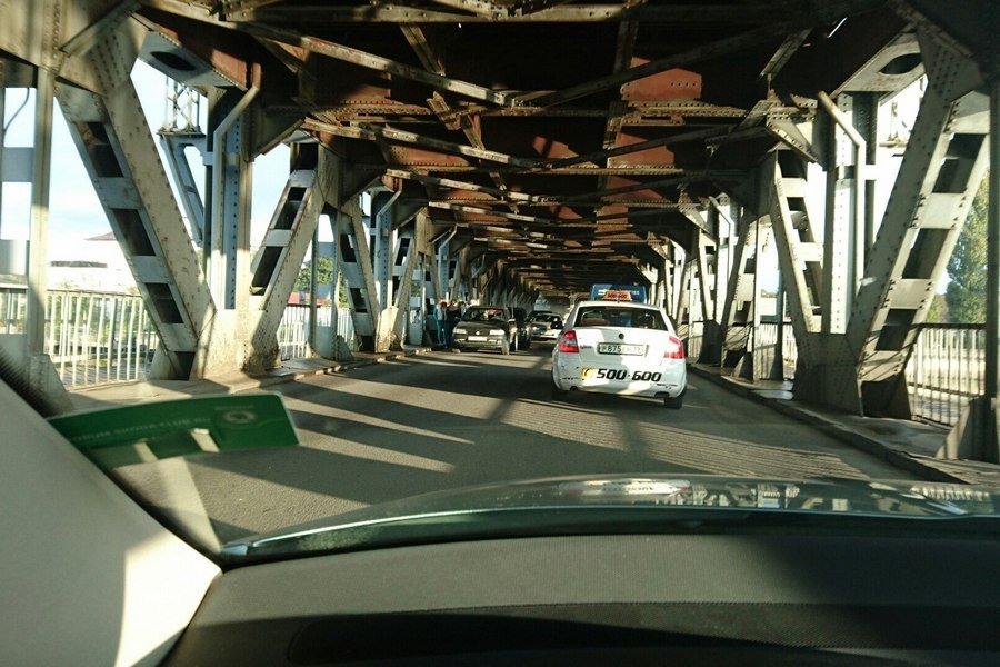 На двухъярусном мосту затруднено движение из-за ДТП (фото)