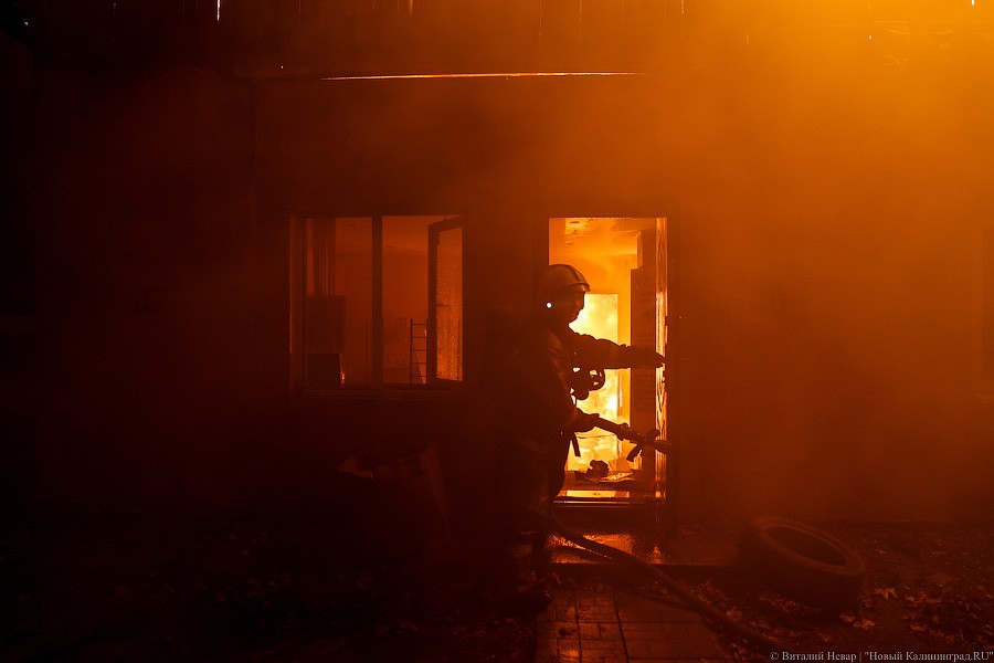 В Славске из горящего дома эвакуировали пять жильцов