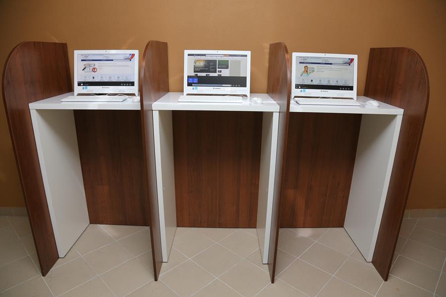 Три буквы: губернатор проверил строительство МФЦ в Калининградской области