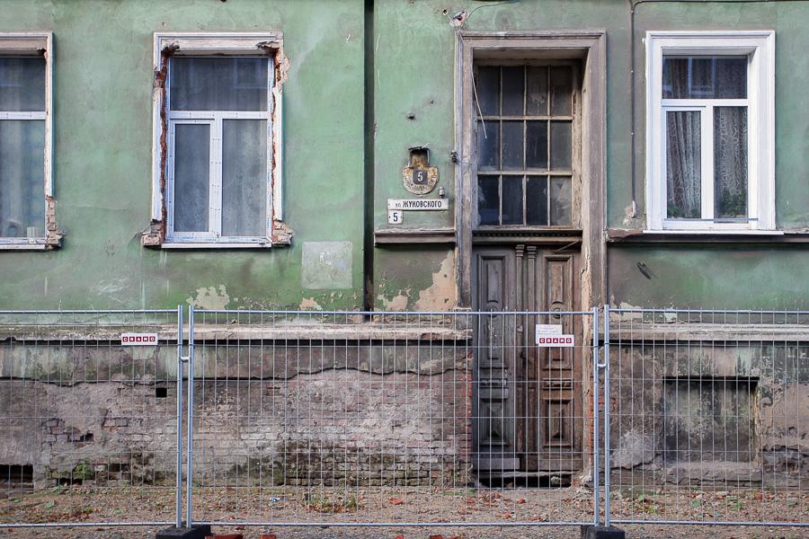 «Мы обиваем пороги, а толку нет!»: власти не спешат ремонтировать сгоревшие дома в Советске