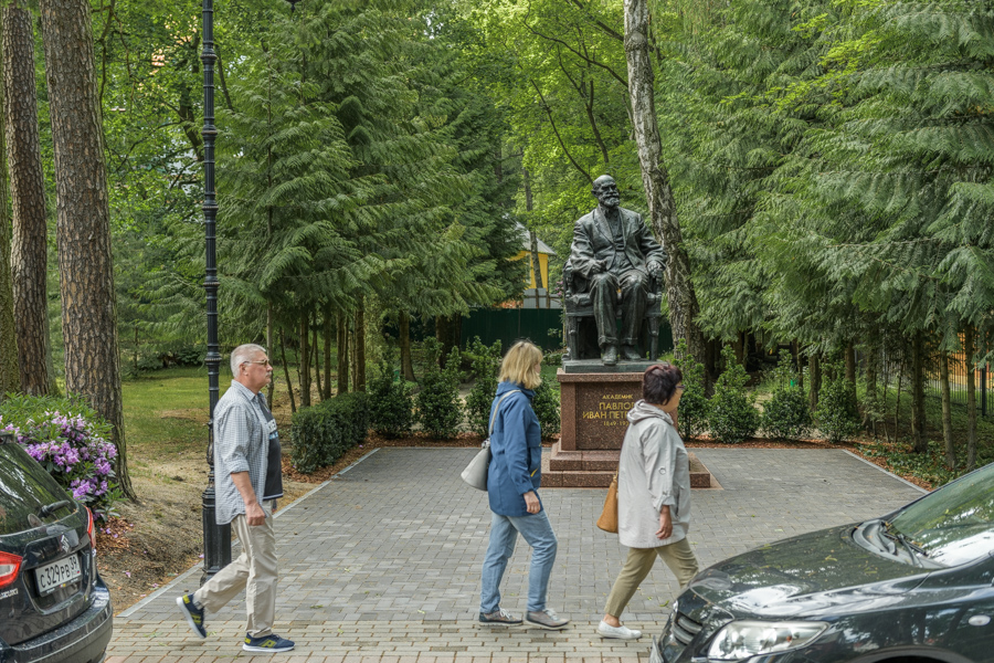 В Светлогорске после реконструкции открыли памятник ученому Ивану Павлову