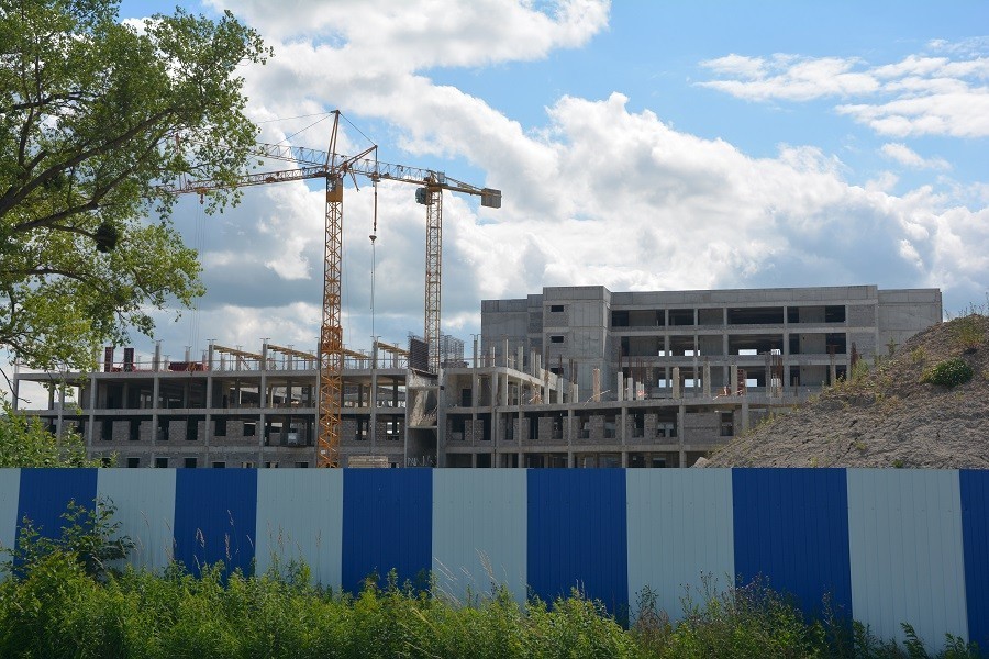 «Работы смещаются внутрь»: что происходит на стройке онкоцентра (фото)
