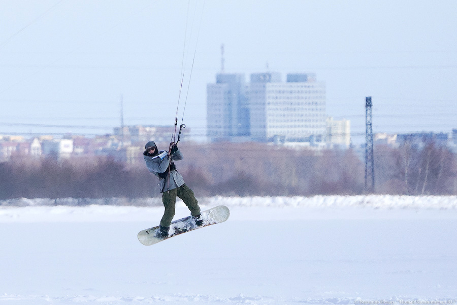 Сноукайтеры вышли на Калининградский залив. Посмотрите, как это красиво