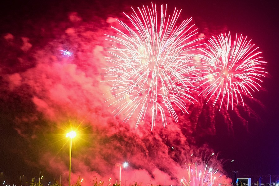 В Калининграде стартовал чемпионат фейерверков. Показываем, как это было (фото)