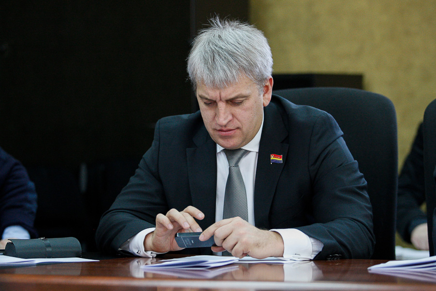 Суд оставил депутата областного заксобрания Грибова в СИЗО до 24 июня