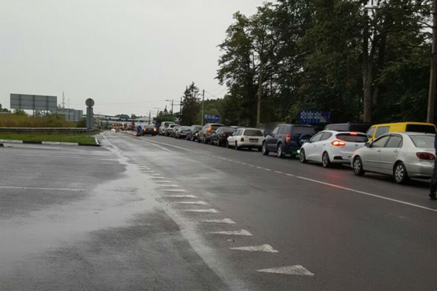На границах Калининградской области с Польшей сохраняются большие очереди