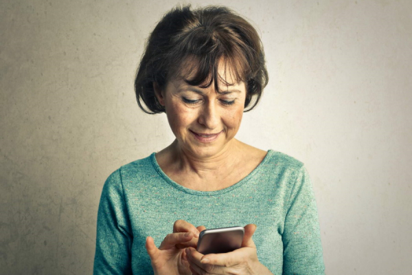 Пенсионерам стала доступна скидка на тарифы с интернетом от «МегаФона»