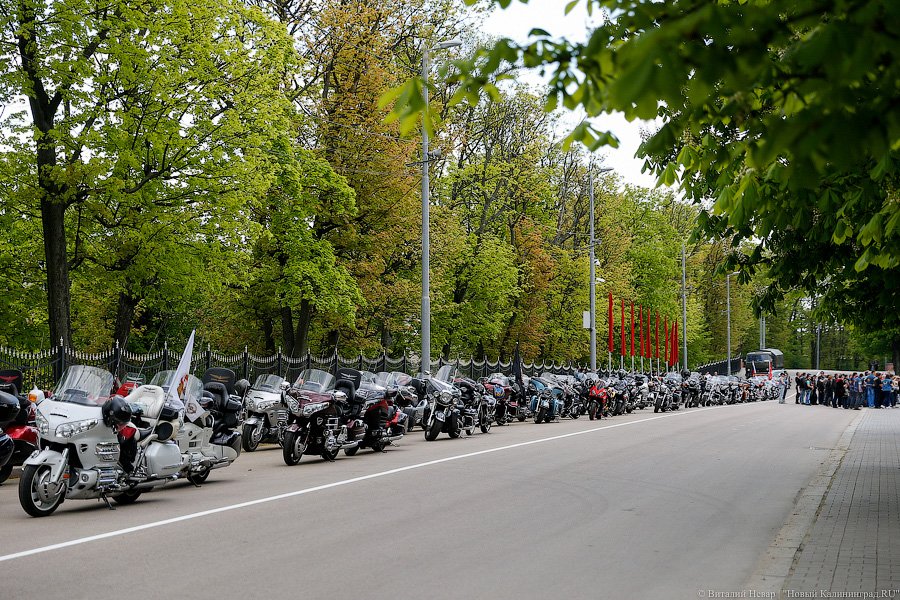 Своими силами: под Калининградом открыли мемориал воинам-мотоциклистам (фото)
