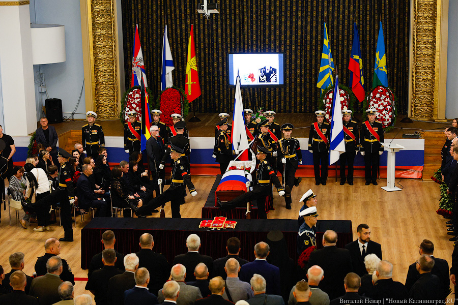 Калининград прощается с адмиралом и экс-губернатором Владимиром Егоровым (фото)