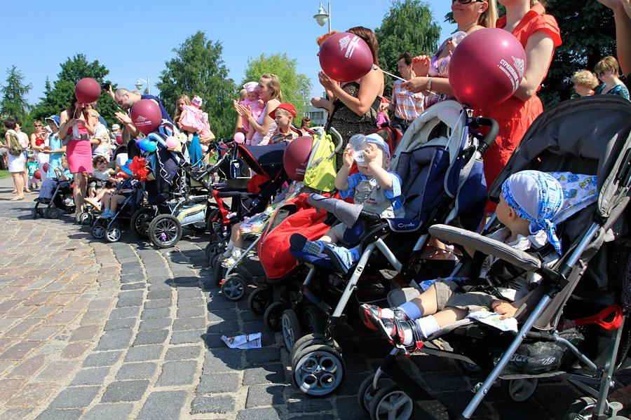 "Парад колясок": фоторепортаж "Нового Калининграда.Ru"