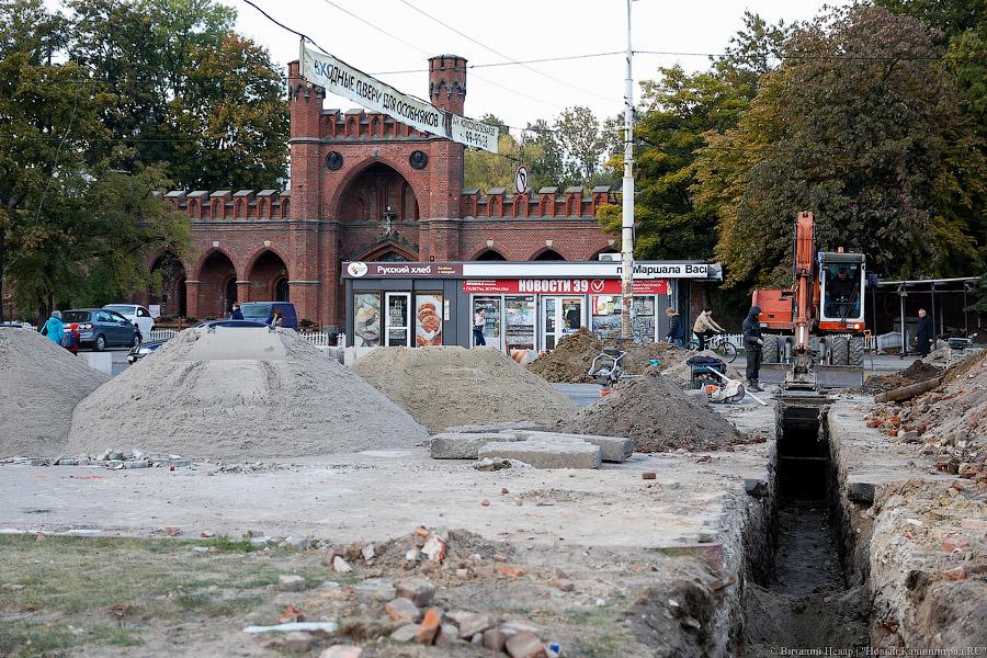 Стоять и петь помогают: как водители привыкают к пробкам на пл. Василевского 