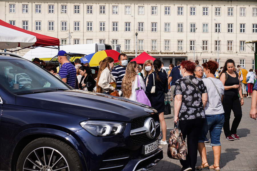 Базар-вокзал: как проходит сельхозярмарка на площади Победы в Калининграде
