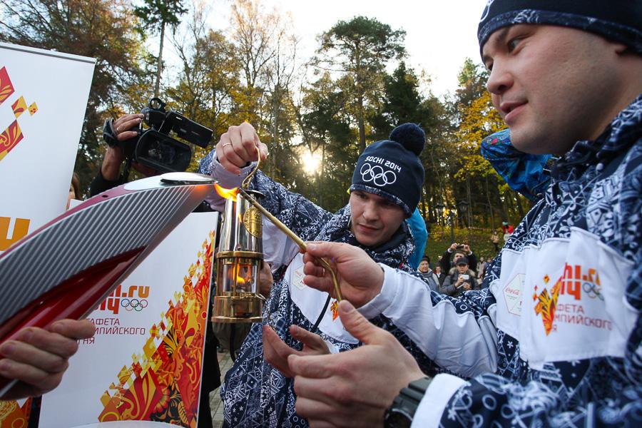 «Огоньку не найдется?»: Светлогорск встретил олимпийскую эстафету