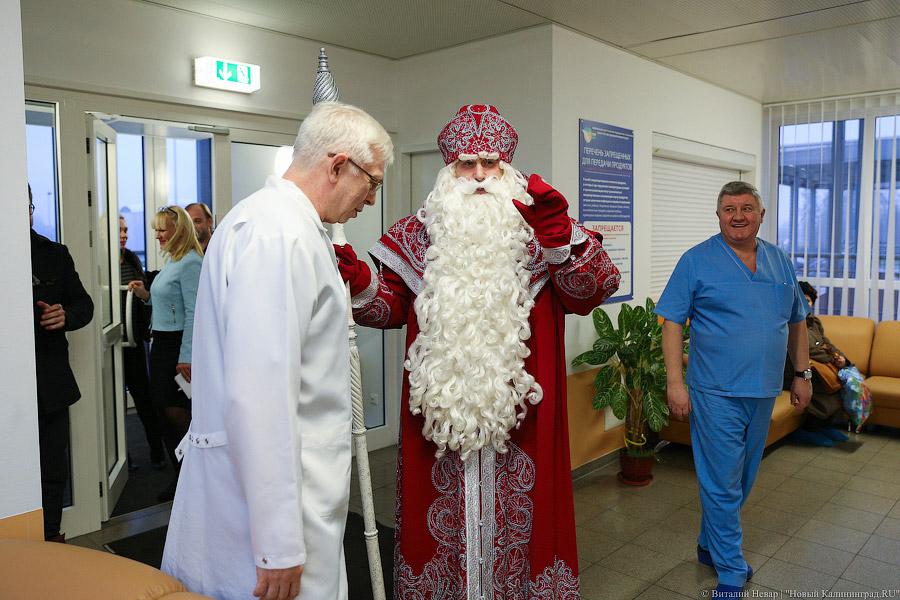 «Он настоящий»: региональный кардиоцентр посетил Дед Мороз из Великого Устюга