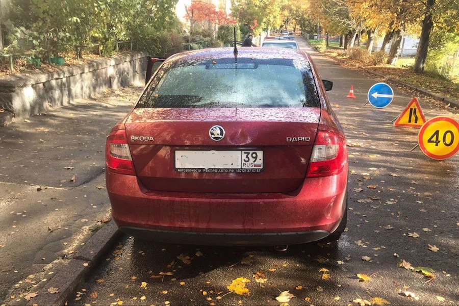 В Калининграде сбили 10-летнего мальчика, который внезапно выскочил на дорогу (фото)
