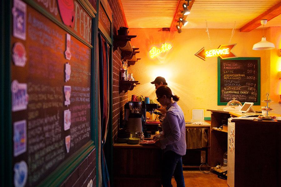 Как у «Друзей»: новая кофейня на улице Коммунистической