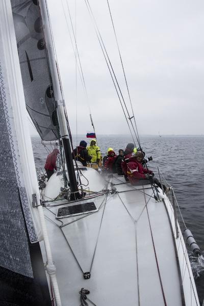 Венки на воде: калининградские яхтсмены почтили память погибших моряков