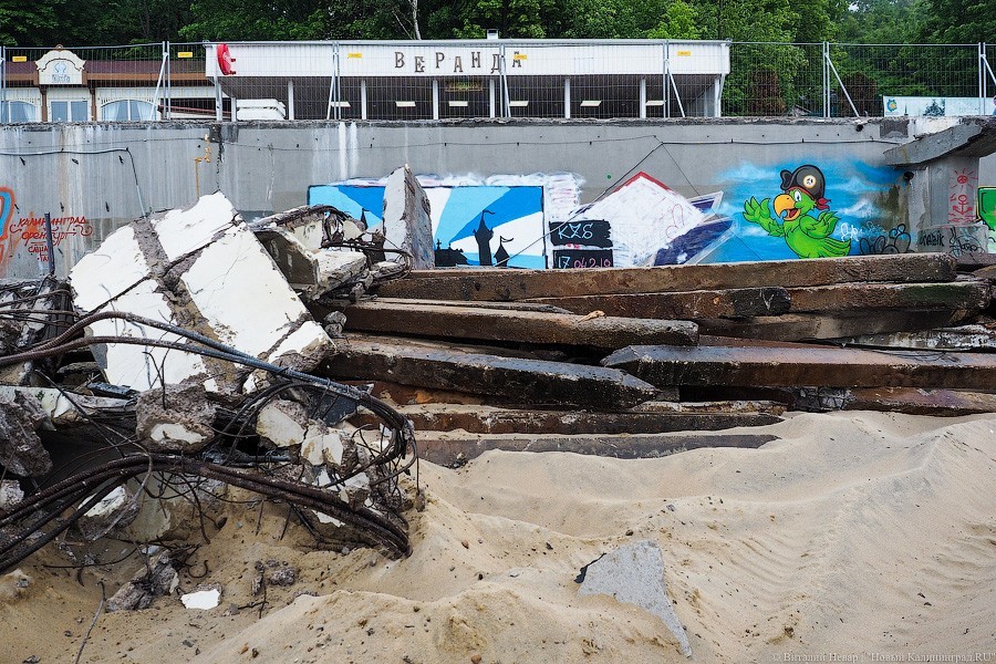 Обломки прошлого: как в Светлогорске разбирают старый променад (фото)